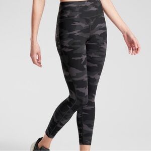 NEW W/ TAGS ATHLETA ULTIMATE STASH POCKET CAMO 7/8 TIGHT